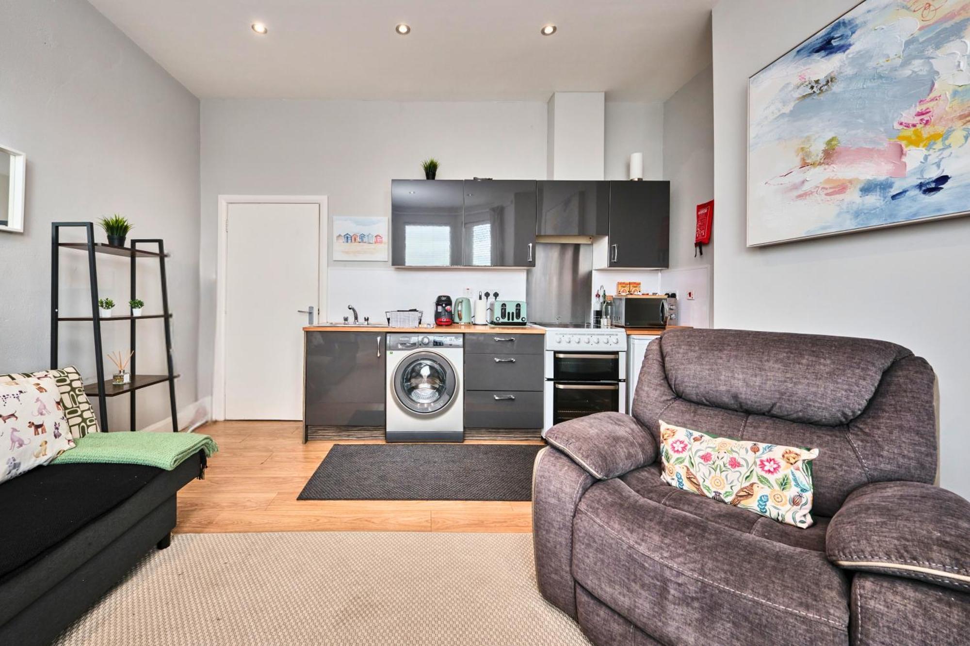 1 West Beach - Dog Friendly - Portrush By The Sea Exterior photo